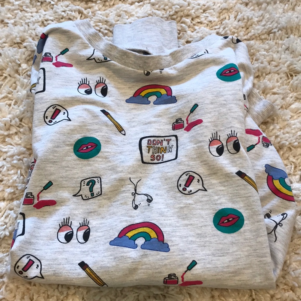 Fun long sleeved shirt that is related to school🤩